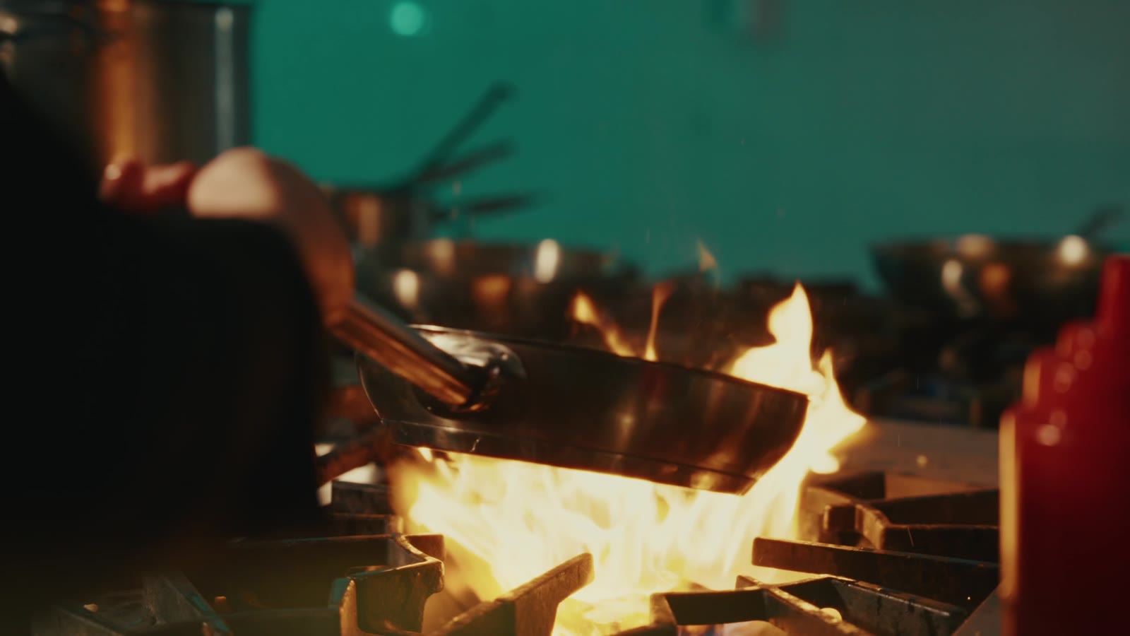 La cuisine du chef, de la flamme au dressage de l'assiette.
